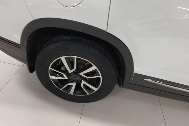 Used FORTHING T5 2022 Grand Edition 1.6L Manual Dream-Chasing Five-Seat Model Right Rear Wheel Hub