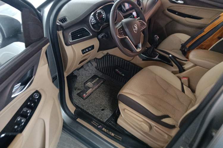 Used Baojun 730 2017 1.5T Manual Fashion Version 7 Seats China V Emission Standard