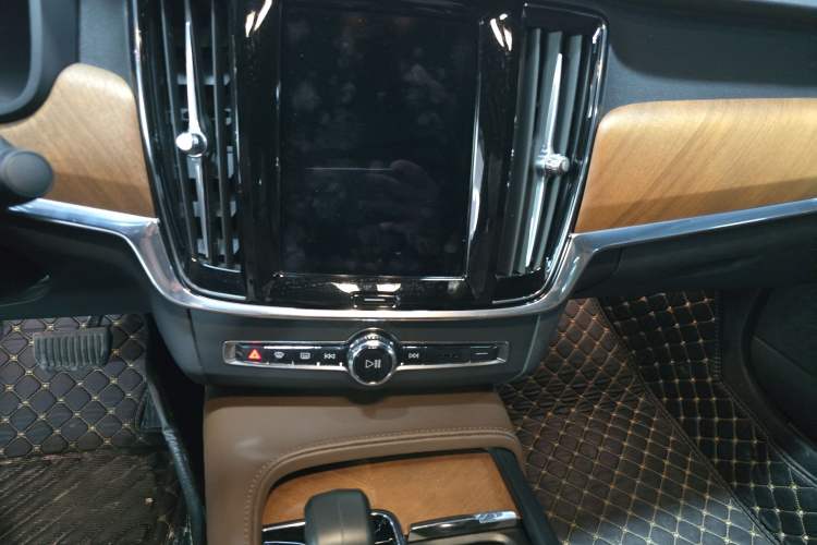 Used Volvo S90 2024 B5 Zhiyi Luxury Edition
