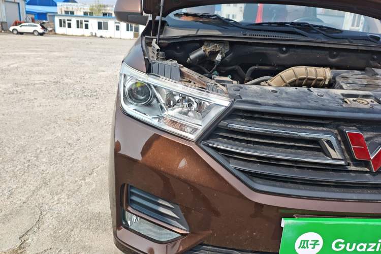 Used Wuling Hongguang 2018 1.5L S Standard Version L2B Right Front Headlight