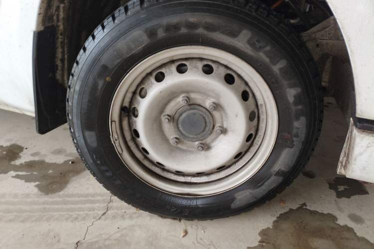 Used Farizon Xingxiang E6 2022 Van with High Roof Equipped with CATL 50.23 kWh Battery