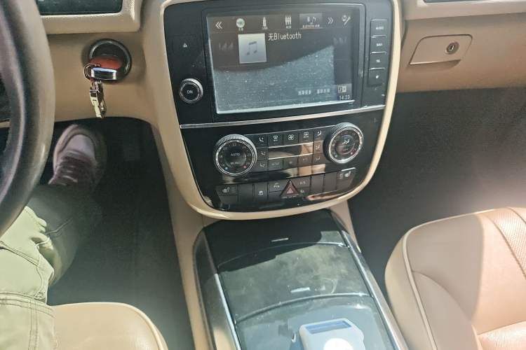 Used Mercedes-Benz R-Class 2014 R 400 4MATIC Business Model Audio And AC Panel