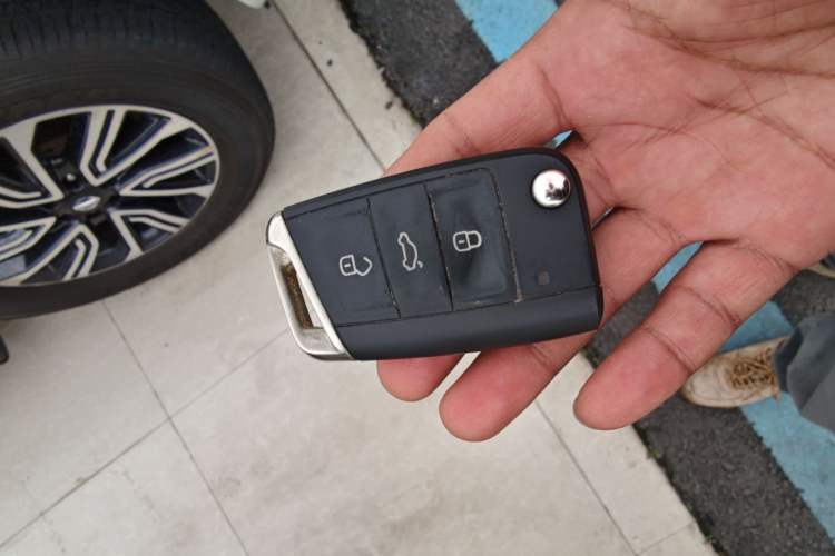 Used Volkswagen Tiguan L 2021 330TSI Automatic Two-Wheel Drive Smart Edition