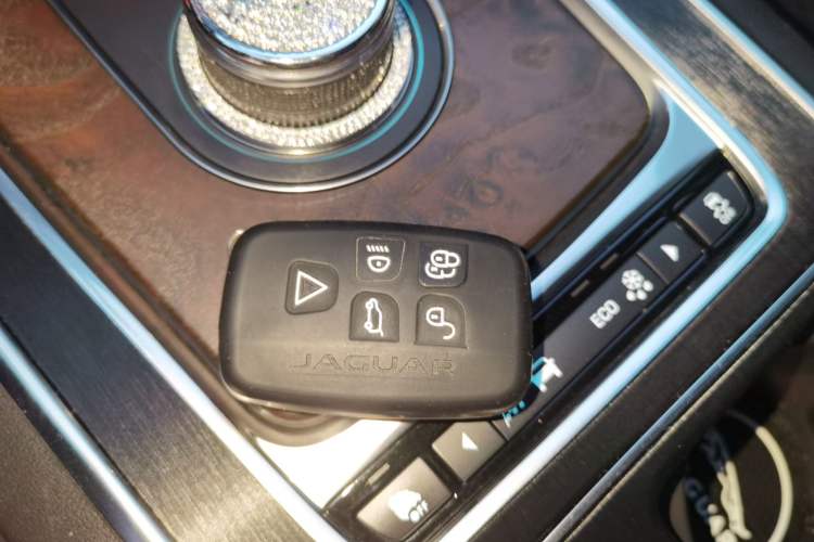 Used Jaguar XFL 2018 XFL 2.0T 250 PS Luxury Edition