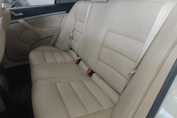 Used Skoda Octavia 2015 Classic Model 1.6L Manual Yijie Edition
