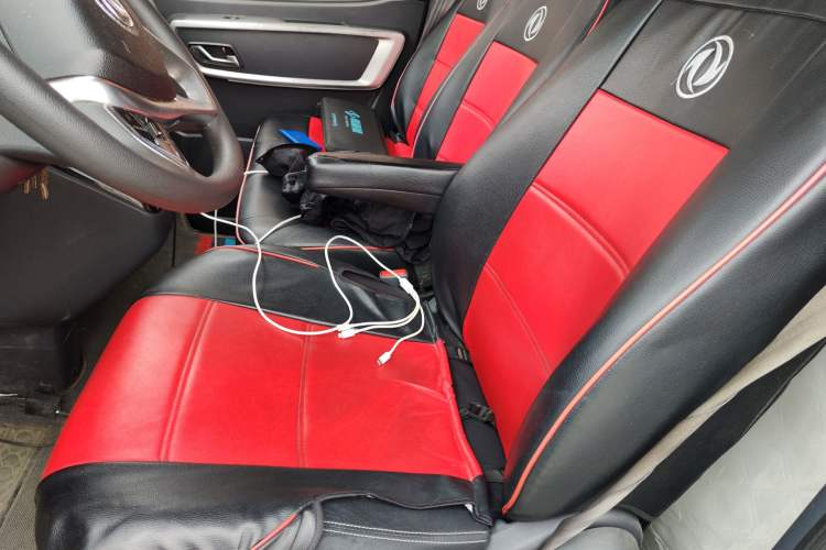 Used Dongfeng Yufeng 2023 V9+ 2.0T Manual Front-Drive Multi-Function Short-Chassis Mid-Height 5/6-Seater Left Front Seat