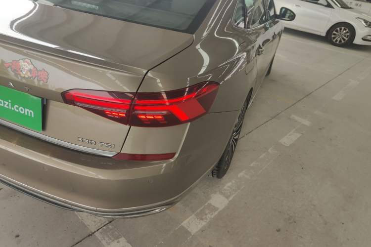 Used Volkswagen Passat 2020 330TSI Luxury Edition China VI Exterior 3