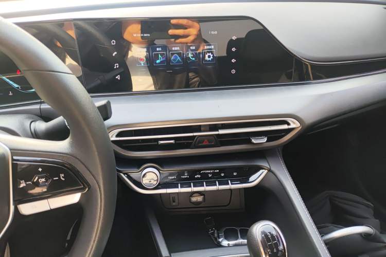 Used CHANGAN Eado 2022 PLUS 1.6L GDI Manual Elite Model Audio And AC Panel