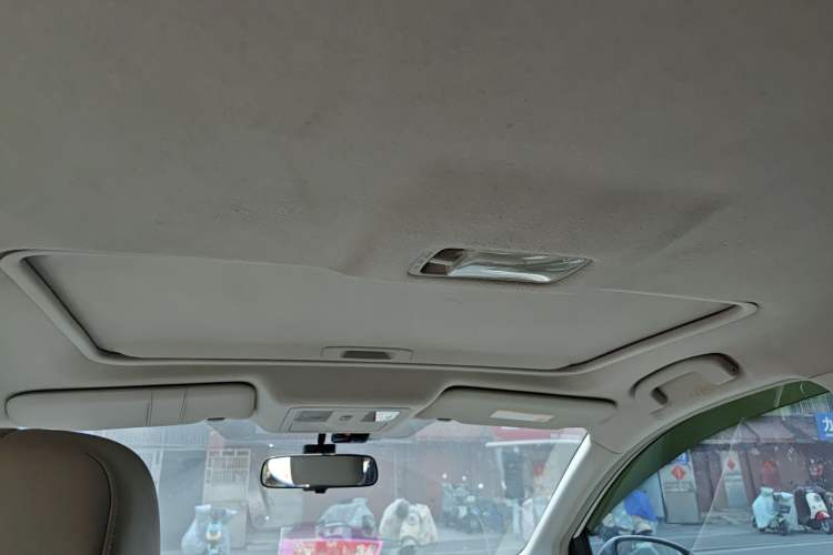 Used Nissan Tiida 2011 1.6L CVT Smart Version