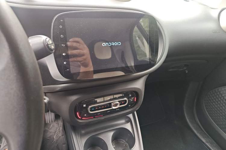 Used smart fortwo 2015 1.0L 52 kW hardtop Dynamic version