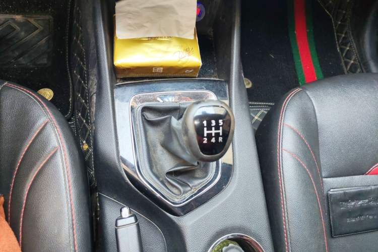 Used Soueast DX3 2018 1.5L Manual Luxury Model Gear Lever