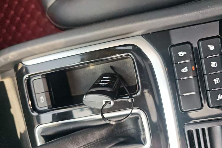 Used GAC Trumpchi GS8 2017 320T Two-Wheel Drive Luxury Smart Connectivity Version (7 Seats) Vehicle Key