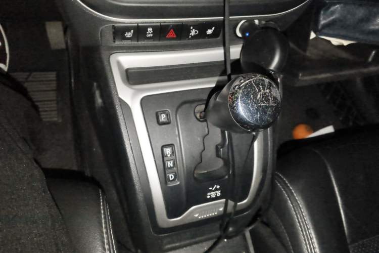 Used Jeep Compass 2014 2.0L two-wheel drive luxury version Gear Lever