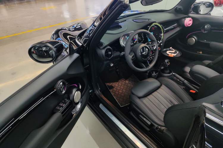 Used MINI 2023 Revised 2.0T COOPER S CABRIO Artist Driver Seat