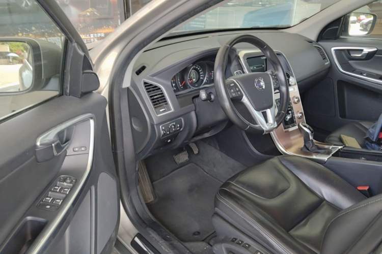 Used Volvo XC60 2016 T5 Smart Upgrade Model
