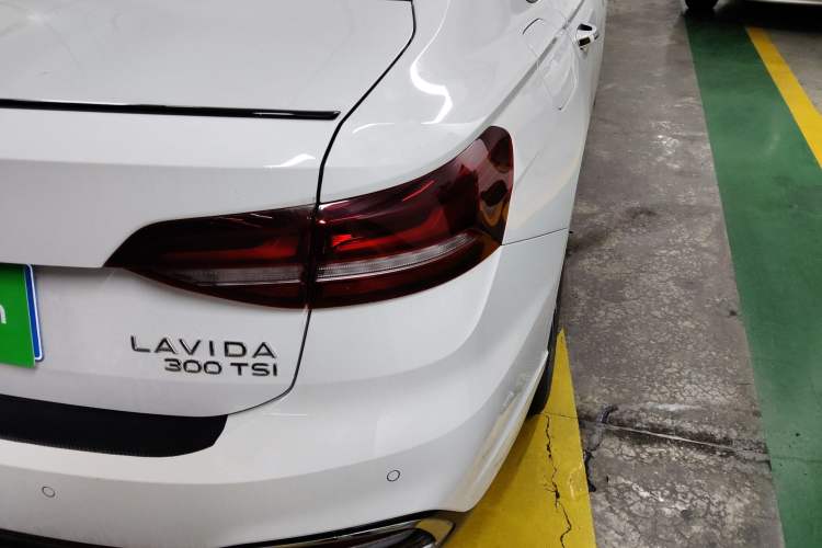 Used Volkswagen Lavida 2024 300TSI DSG Starry Sky Deluxe Edition Right Rear Taillight