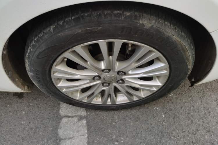 Used Buick GT 2015 15N Automatic Elite Version Right Front Wheel Hub