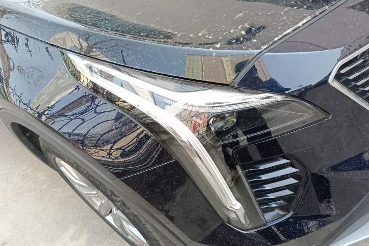 Used Cadillac XT4 2022 28T Two-Wheel Drive Prestige Version Right Front Headlight