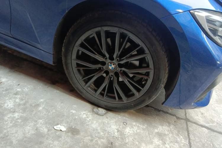 Used BMW 3 Series 2022 325Li M Sport Night Edition Package Right Front Wheel Hub