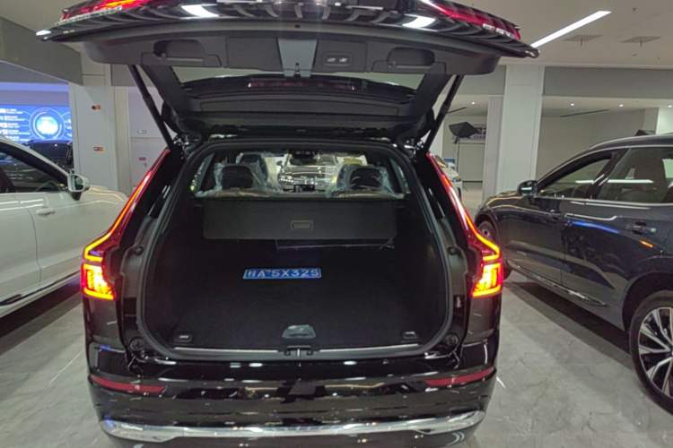 Used Volvo XC60 2026 B5 4x4 Smart Luxury Edition Trunk