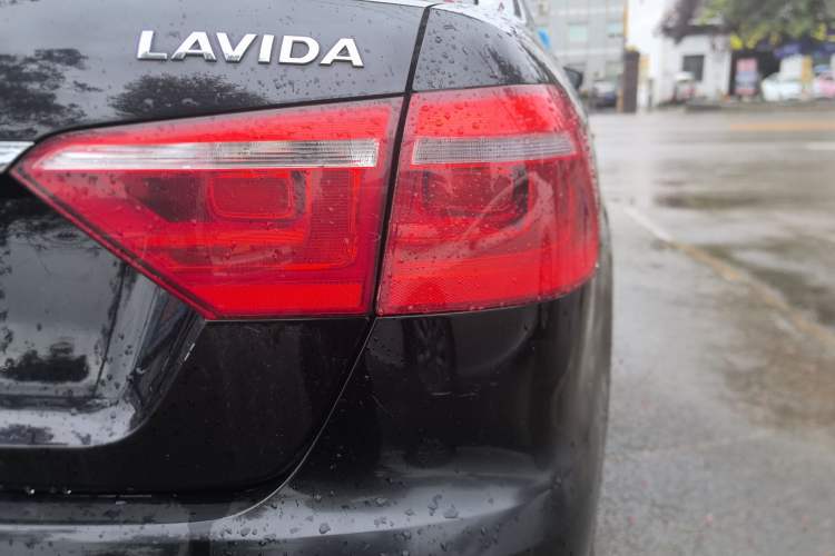 Used Volkswagen Lavida 2013 Restyled Classic 1.6L Manual Comfort Edition Right Rear Taillight