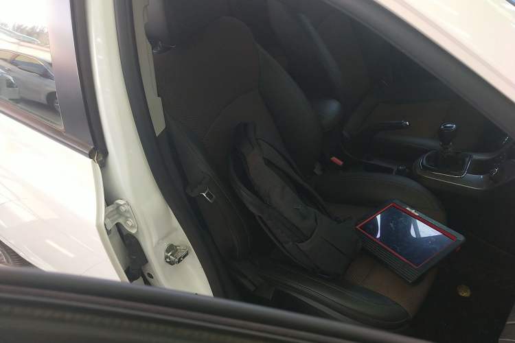 Used Chevrolet Cruze 2013 Hatchback 1.6L Manual Luxury Model
