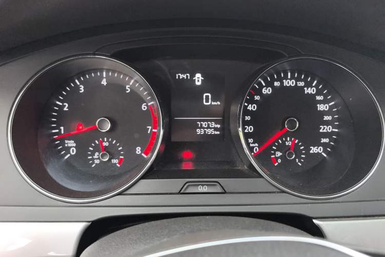 Used Volkswagen Lamando 2017 230TSI Manual Trend Edition
