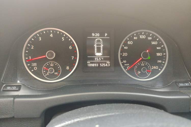 Used Volkswagen Tiguan 2015 1.8TSI Automatic Two-Wheel Drive Comfort Edition Odometer Close Up