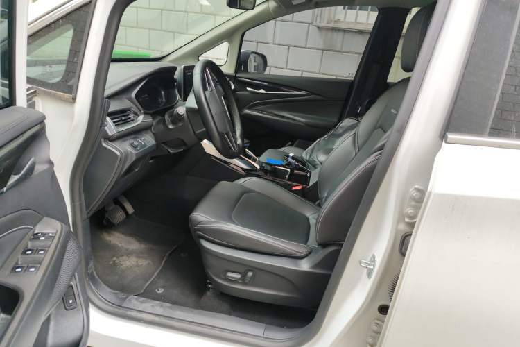 Used SAIC MAXUS EUNIQ 5 2020 1.3T PLUG-IN Luxury Edition
