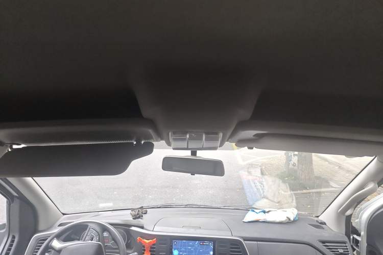 Used SAIC MAXUS Xintu V80 2025 Value Edition Aoyuntong 2.0T Manual Long Wheelbase Mid-Height Design 127 Ps 6/7/9-Seater
