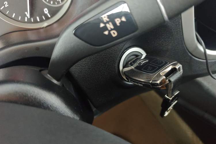 Used Mercedes-Benz Vito 2021 2.0T Elite Version 7 Seats Vehicle Key