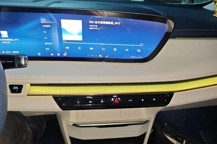 Used Buick GL8 New Energy 2024 Lu Zun Luxury Edition 7-Seater Audio And AC Panel