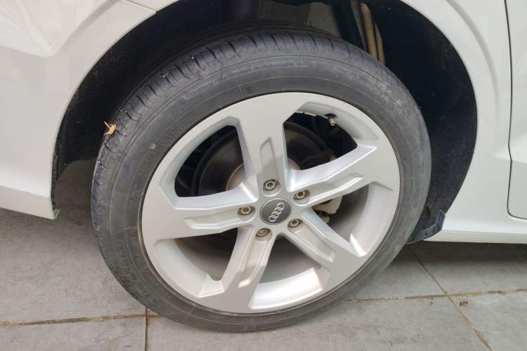 Used Audi A3 2020 Restyled Limousine 35 TFSI Ambition Version China VI Right Rear Wheel Hub