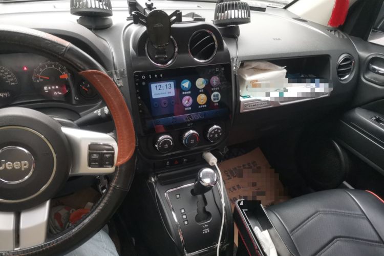 Used Jeep Compass 2015 2.0L two-wheel drive sport version
