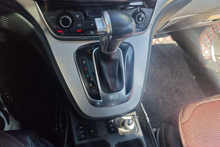 Used Haval H6 2015 Sport Edition 1.5T Automatic Two-Wheel Drive Luxury Model Gear Lever