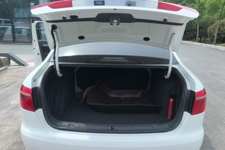 Used Volkswagen Lavida 2013 Revised Classic 1.6L Manual Fashion Edition Trunk