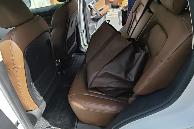 Used Geely Auto Emgrand X7 Sport 2016 1.8TD Automatic ZhiZun Version Left Rear Seat