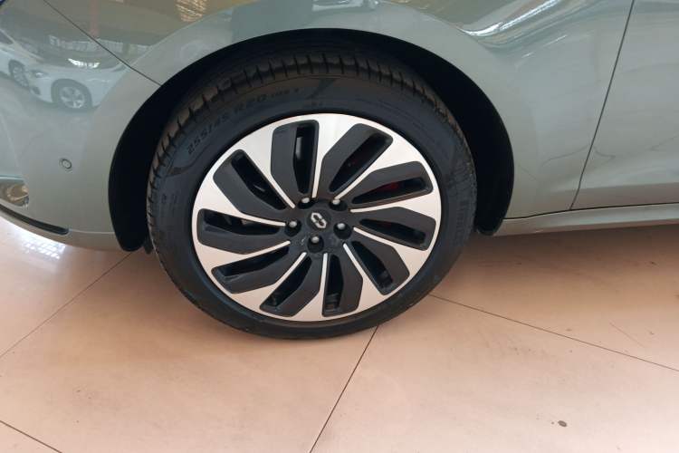 Used Hima AITO M5 2022 Extended-Range Four-Wheel Drive Ultimate Edition Left Front Wheel Hub