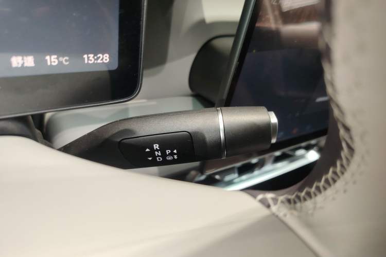 Used Leapmotor B10 2025 510 LiDAR Version Gear Lever