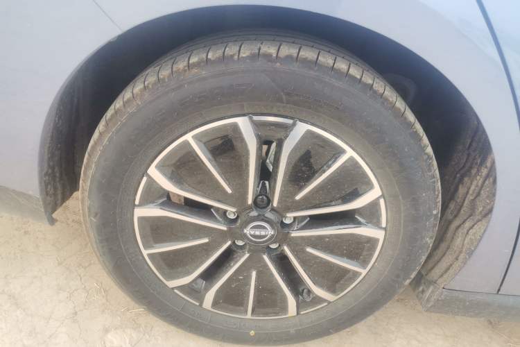 Used Nissan N6 2026 Model 180 Max Exterior 5