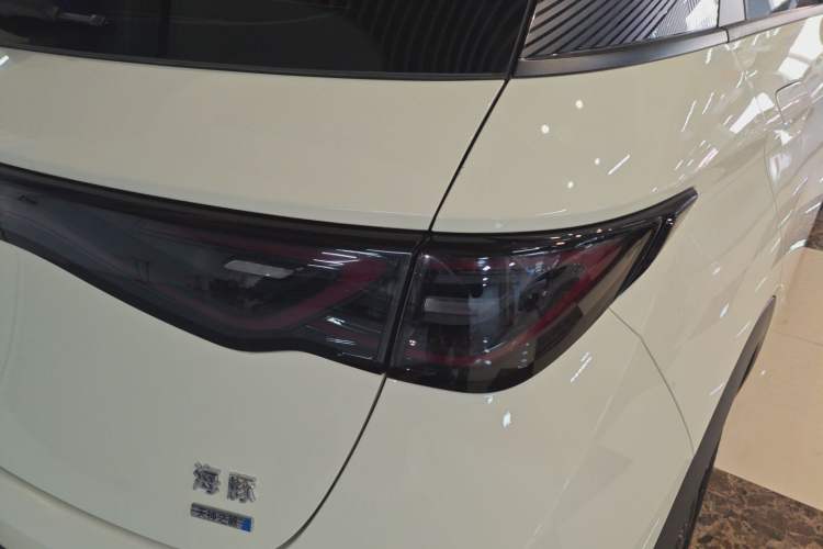 Used BYD Dolphin 2025 Smart Drive Version 420 km Freedom Edition
