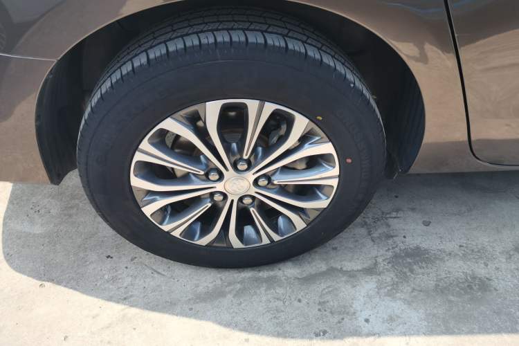 Used Buick GL8 2022 Land Cruiser Executive Class 652T Comfort Model
