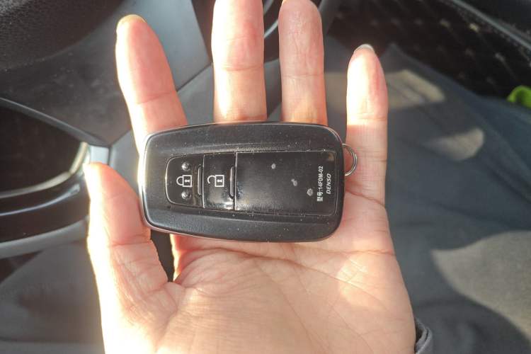 Used Toyota IZOA 2018 2.0L Yichi Version China VI Standard