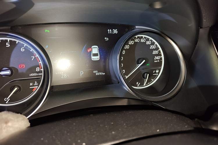 Used Toyota Camry 2019 2.5G Luxury Edition China VI Standard Odometer Close Up