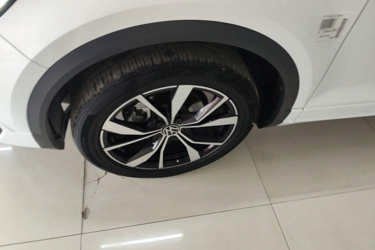Used Volkswagen T-ROC 2024 300TSI DSG Two-Wheel-Drive Chen Guang Edition Left Front Wheel Hub