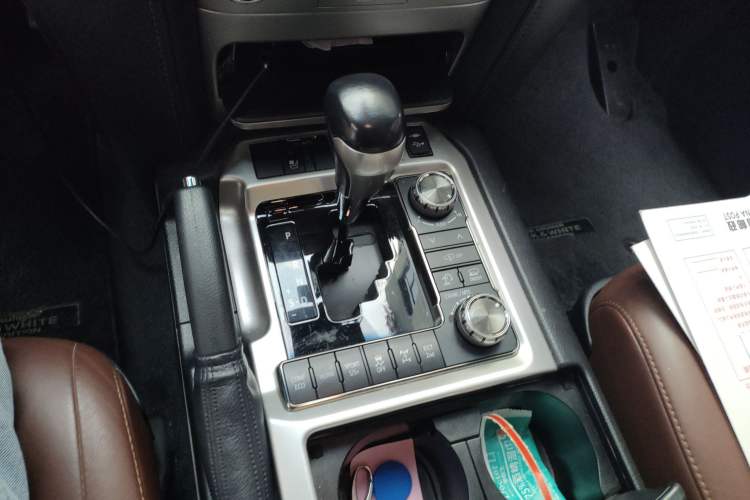 Used Toyota Land Cruiser 2018 5.7L VX-S 7-Seater Middle East Version Gear Lever