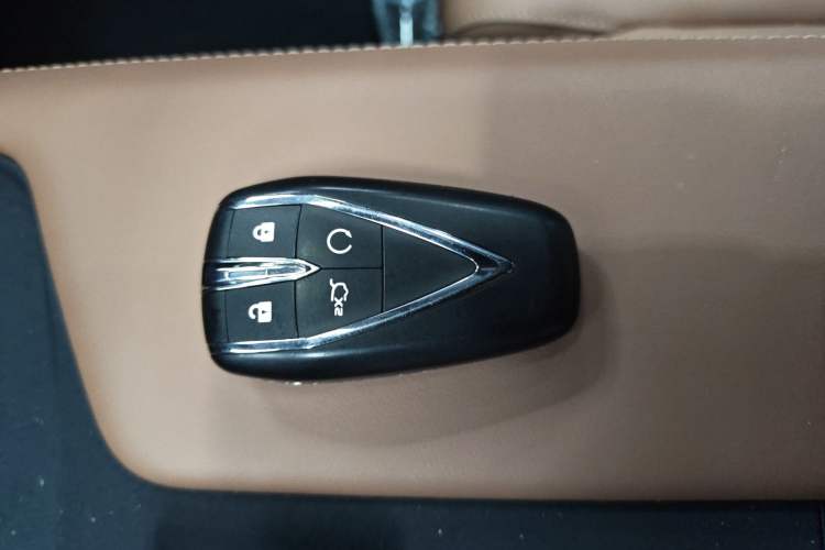 Used CHANGAN UNI-Z New Energy 2024 Blue Whale Smart Electric iDD 125km Beyond Edition Vehicle Key