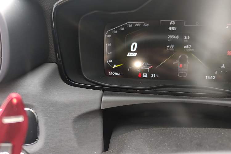 Used Lynk & Co 03 2022 1.5TD DCT JingPro Odometer Close Up