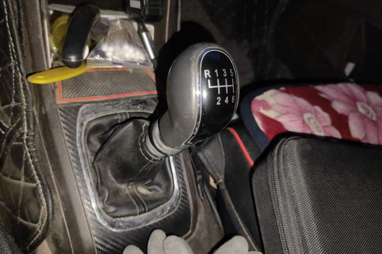 Used Baojun 310W 2017 1.5L Manual Luxury Edition China V Gear Lever