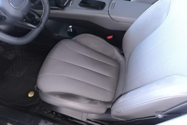 Used Lynk & Co 07 2024 EM-P 126 Long-Range Halo
